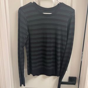 Lululemon Relaxed fit long sleeve top
